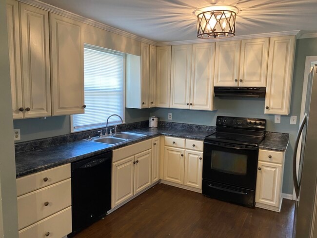 8004 Knud Dr in Columbia, TN - Building Photo - Building Photo
