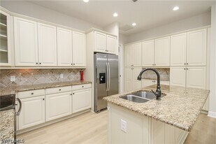 9122 Isla Bella Cir in Bonita Springs, FL - Building Photo