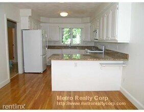 25 Winthrop Rd in Brookline, MA - Foto de edificio - Building Photo