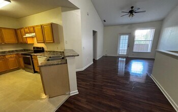 17952 Villa Creek Dr in Tampa, FL - Building Photo - Building Photo