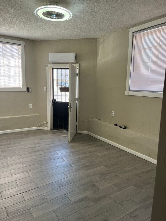 601 E Father Rahm Ave in El Paso, TX - Building Photo