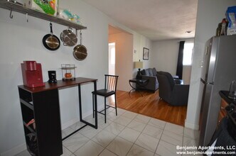 385 Dorchester St, Unit C8 in Boston, MA - Foto de edificio - Building Photo