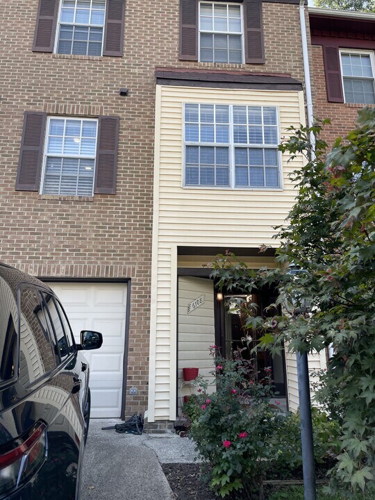 6108 Castletown Way in Alexandria, VA - Building Photo