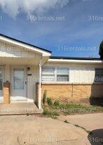 4400-4402 S Dodge Ave in Wichita, KS - Building Photo