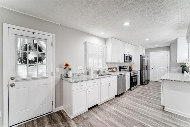 770 Pine Lake Dr NW in Marietta, GA - Building Photo - Building Photo