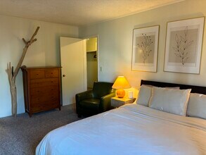 1 Captain Dr, Unit #363 in Emeryville, CA - Foto de edificio - Building Photo