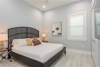 1258 Solana Rd in Naples, FL - Foto de edificio - Building Photo