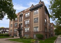 2600 Pleasant Ave S in Minneapolis, MN - Foto de edificio - Building Photo