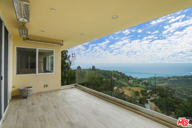 21838 CASTLEWOOD Dr in Malibu, CA - Building Photo - Building Photo