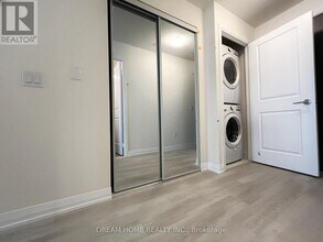 3270 Sheppard Ave E in Toronto, ON - Building Photo - Building Photo