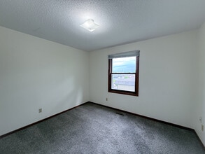 4526 Speros Ln in Eau Claire, WI - Foto de edificio - Building Photo