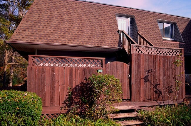 property at 255 Summerwalk Cir