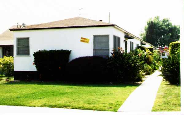 10901 S Freeman Ave in Inglewood, CA - Foto de edificio - Building Photo