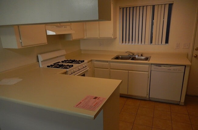 28691 Calle del Lago, Unit B in Murrieta, CA - Building Photo - Building Photo