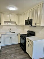 225 W Imperial Hwy, Unit 3 in Los Angeles, CA - Building Photo