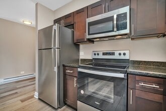 11 Briar St in Glen Ellyn, IL - Building Photo - Building Photo