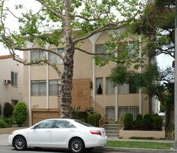 207 N Almont Dr in Beverly Hills, CA - Building Photo - Building Photo