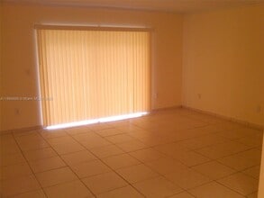 835 SW 8th St in Hallandale Beach, FL - Building Photo - Building Photo