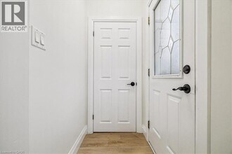 889 Fennell Ave E in Hamilton, ON - Building Photo - Building Photo