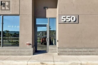 550-550 N Service Rd in Grimsby, ON - Building Photo - Building Photo