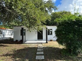 2120 Service Rd in Opa Locka, FL - Building Photo