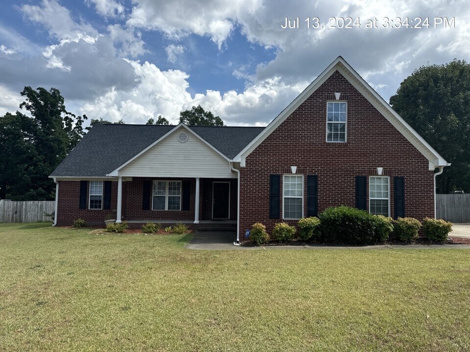 116 Forest Creek Dr in Raeford, NC - Building Photo