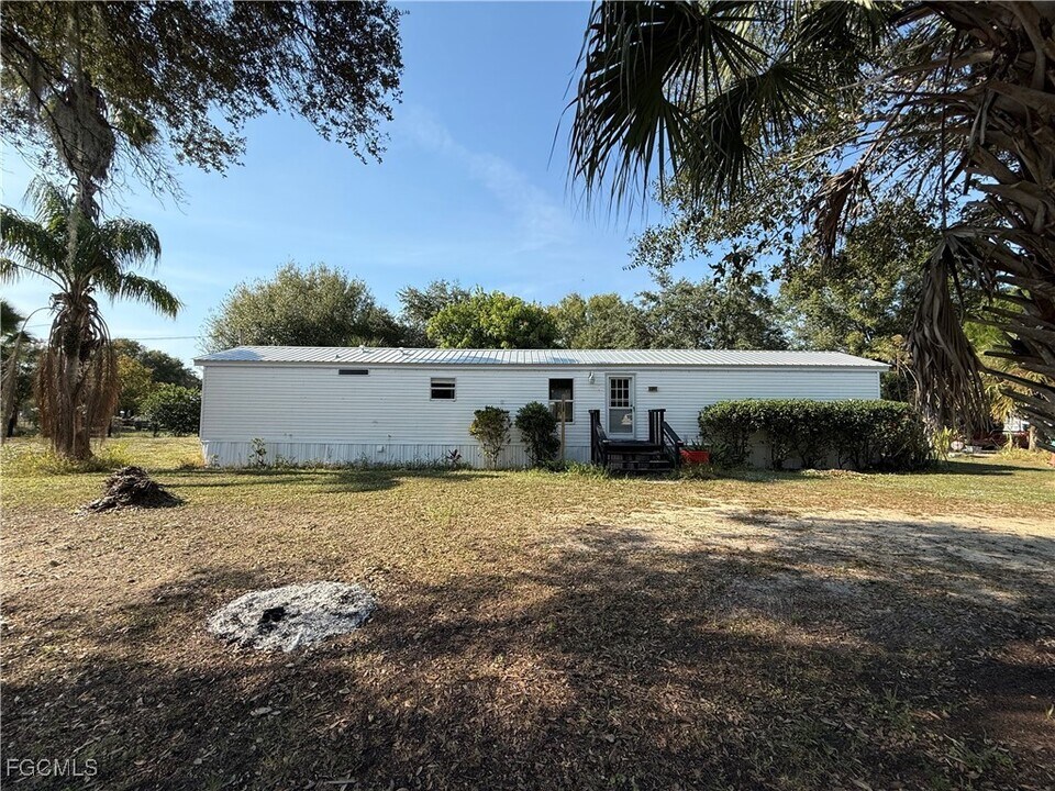 1277 Derby Ln in Moore Haven, FL - Building Photo