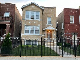 3354 N Springfield Ave, Unit 1st Floor in Chicago, IL - Building Photo