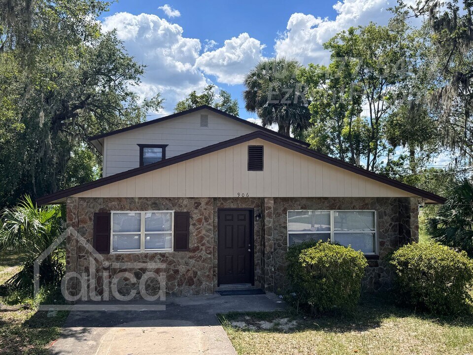906 S Holly Ave in Sanford, FL - Building Photo