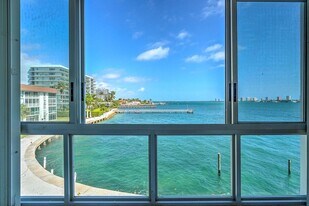 410 Wilma Cir, Unit 303 in Riviera Beach, FL - Building Photo