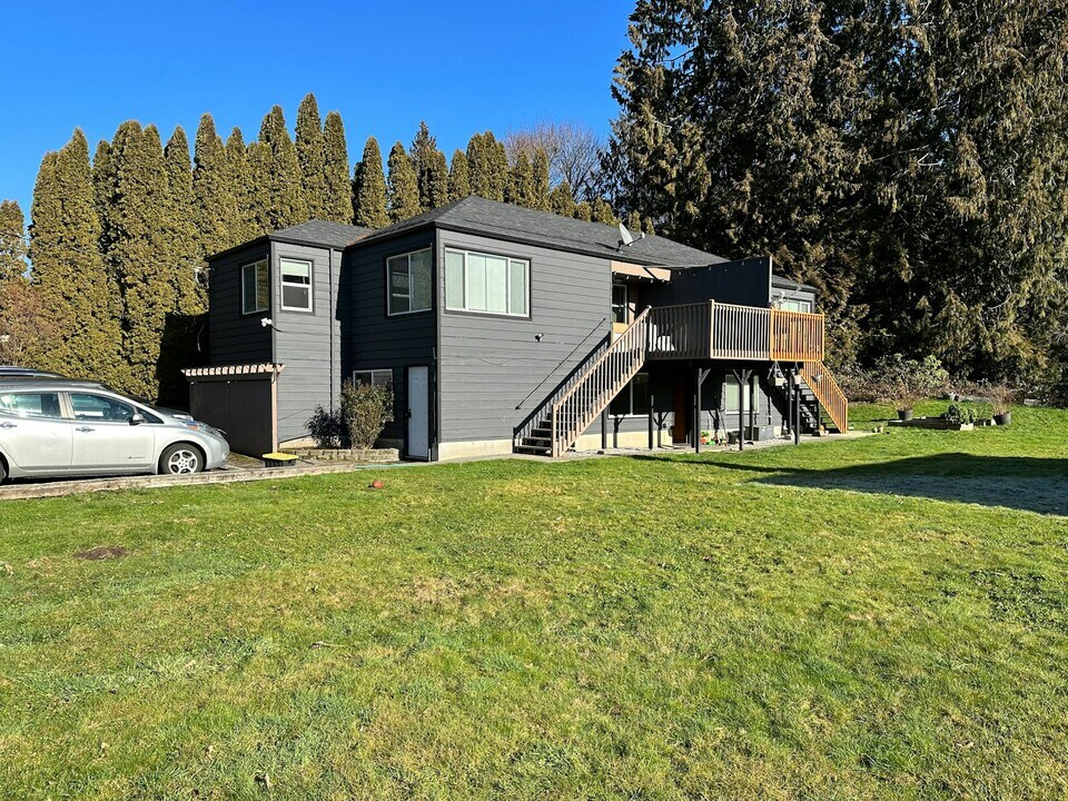 2829 101st Ave NE in Lake Stevens, WA - Building Photo