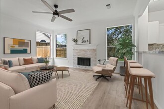 10908 Sycamore Dr S in La Porte, TX - Building Photo - Building Photo