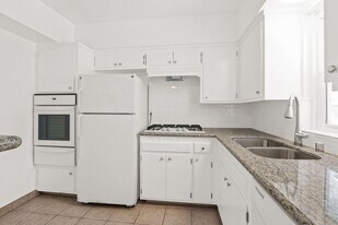 1237 Berkeley St, Unit 2 in Santa Monica, CA - Building Photo