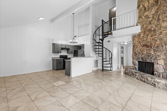 12347 W Village Dr in Houston, TX - Foto de edificio - Building Photo
