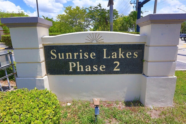 8225 Sunrise Lakes Blvd in Sunrise, FL - Building Photo - Building Photo