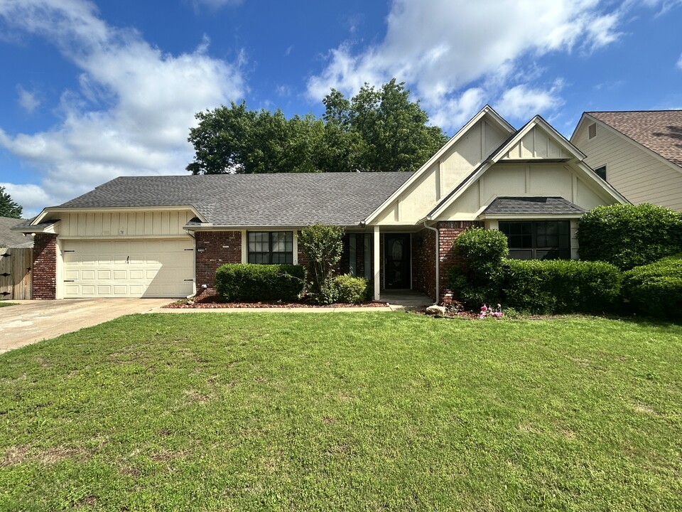 2320 W Jackson St in Broken Arrow, OK - Building Photo