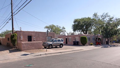 200-202 Vassar Dr SE in Albuquerque, NM - Building Photo - Building Photo