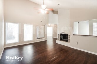 7311 Las Brisas Dr in Houston, TX - Foto de edificio - Building Photo