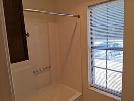 2110 Lennox St in Albany, GA - Building Photo