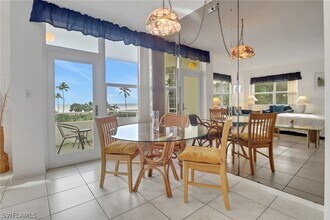 220 Seaview Ct in Marco Island, FL - Building Photo - Building Photo
