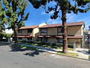 409 & 415 E. Pine St in Santa Ana, CA - Building Photo - Building Photo