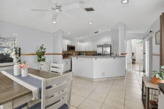 495 Carrington Ln in Weston, FL - Building Photo - Building Photo