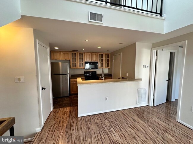 4311 Pembrook Village Dr in Alexandria, VA - Building Photo - Building Photo
