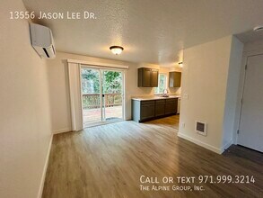 13556 Jason Lee Dr in Oregon City, OR - Building Photo - Building Photo