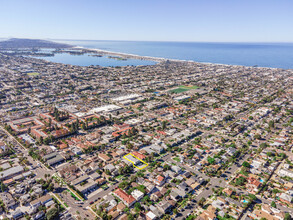 1819 Chalcedony St in San Diego, CA - Building Photo - Building Photo