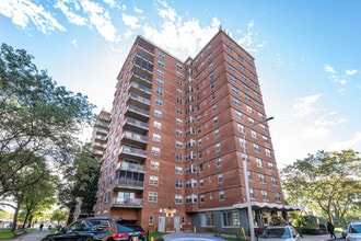 Rochdale Village in Jamaica, NY - Foto de edificio - Building Photo
