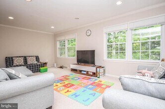 3018 Covington St in Fairfax, VA - Foto de edificio - Building Photo