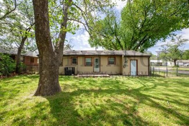 1602 Luther E in Wichita, KS - Building Photo - Building Photo