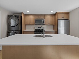40 Cedar St in Wellesley, MA - Building Photo