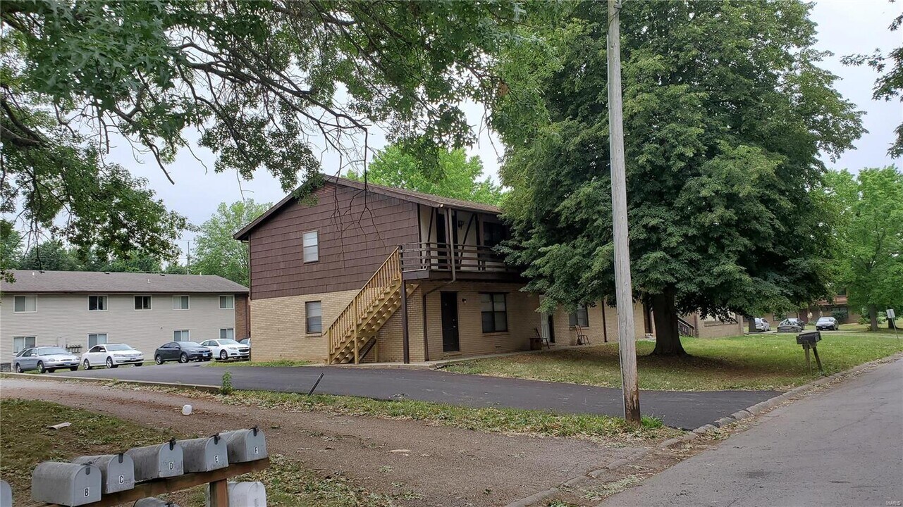 10 Yorkshire Ln in Belleville, IL - Building Photo